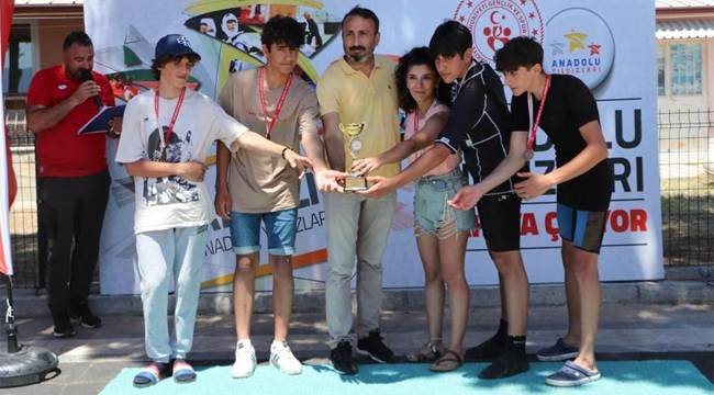 Rizeli raftingciler Türkiye üçüncüsü oldu