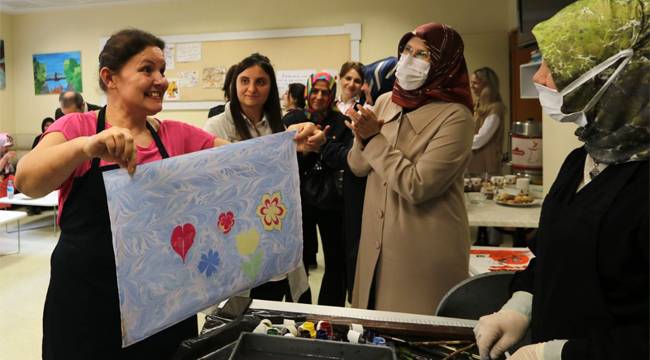 Rize'de hastalara Ebru Sanatıyla terapi